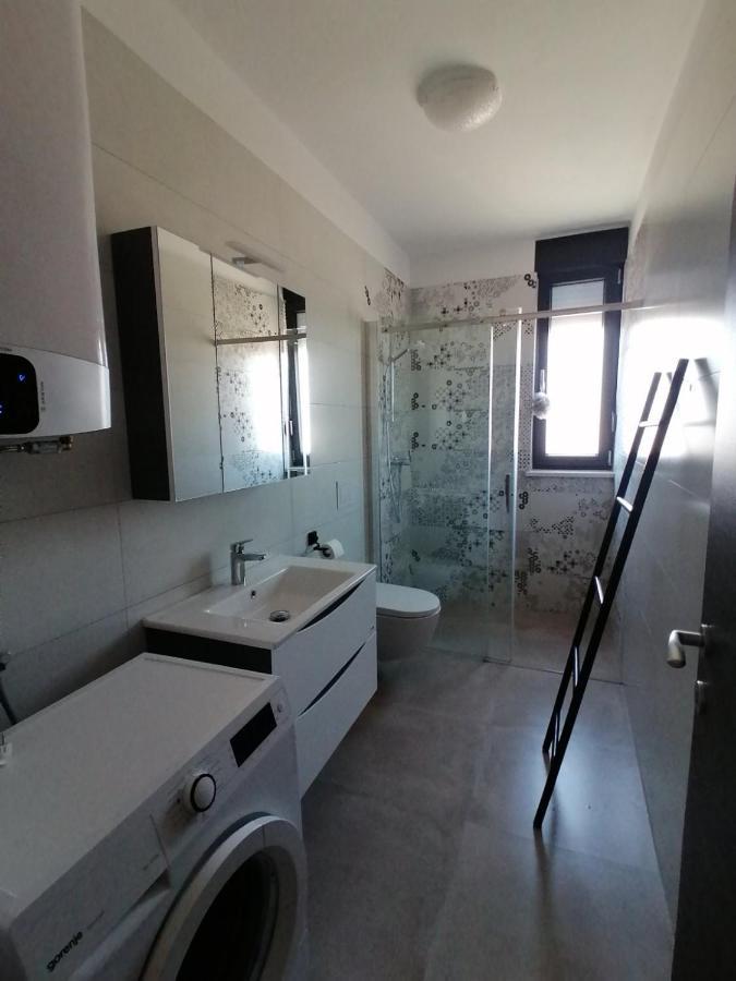 Enjoy Pula - New Apt With Terrace And Free Parking Garage Exterior foto