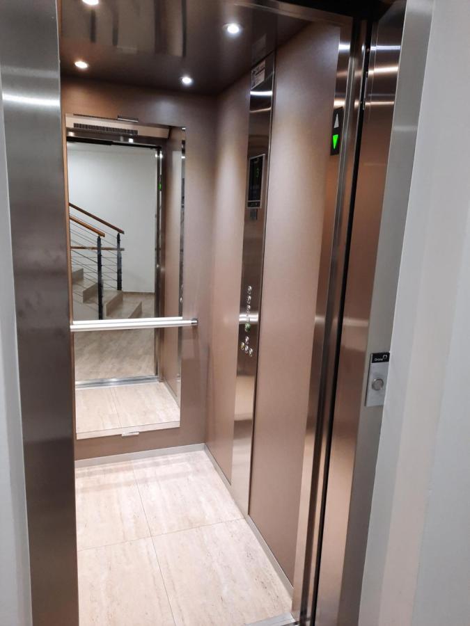 Enjoy Pula - New Apt With Terrace And Free Parking Garage Exterior foto