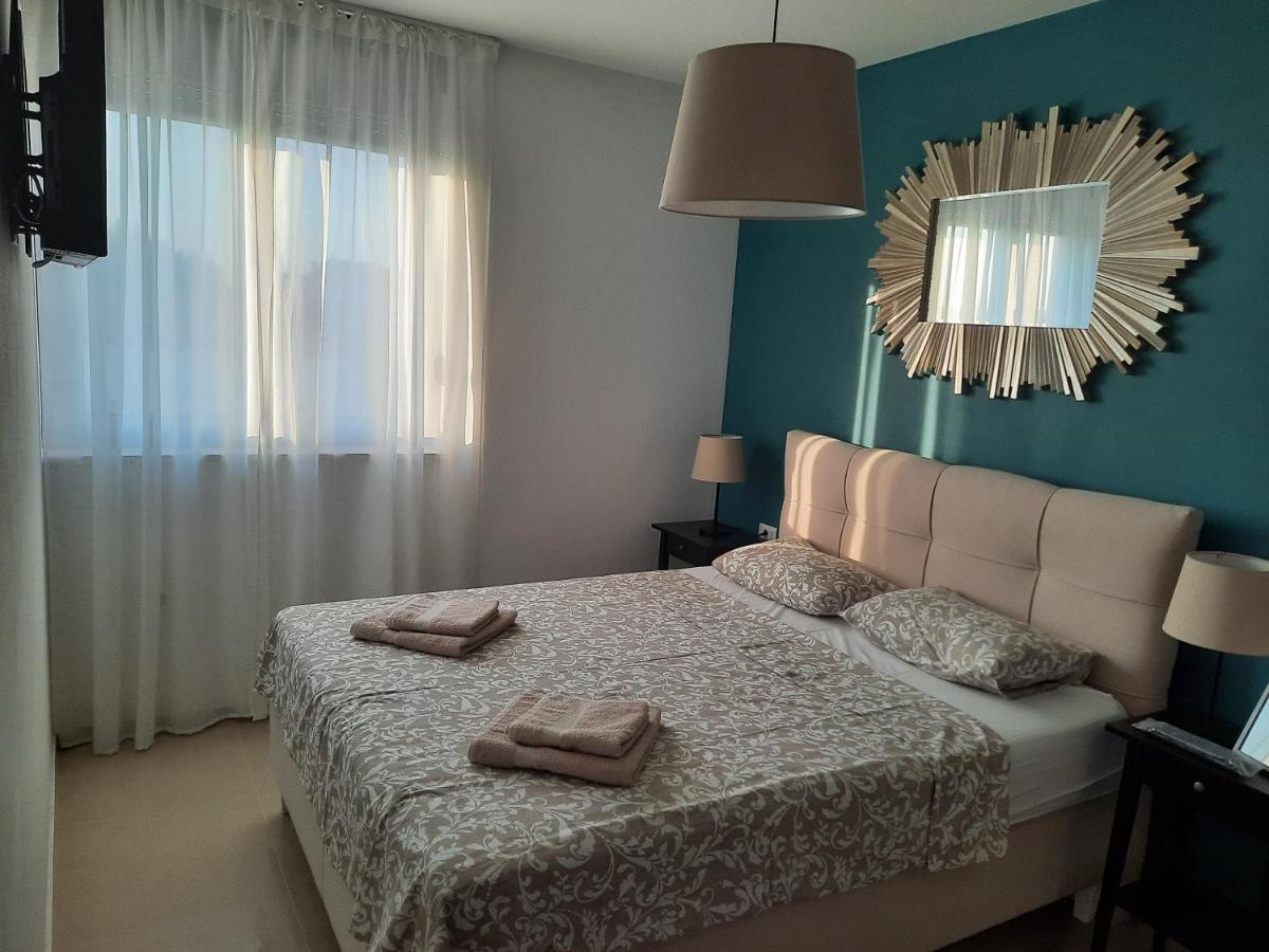Enjoy Pula - New Apt With Terrace And Free Parking Garage Exterior foto